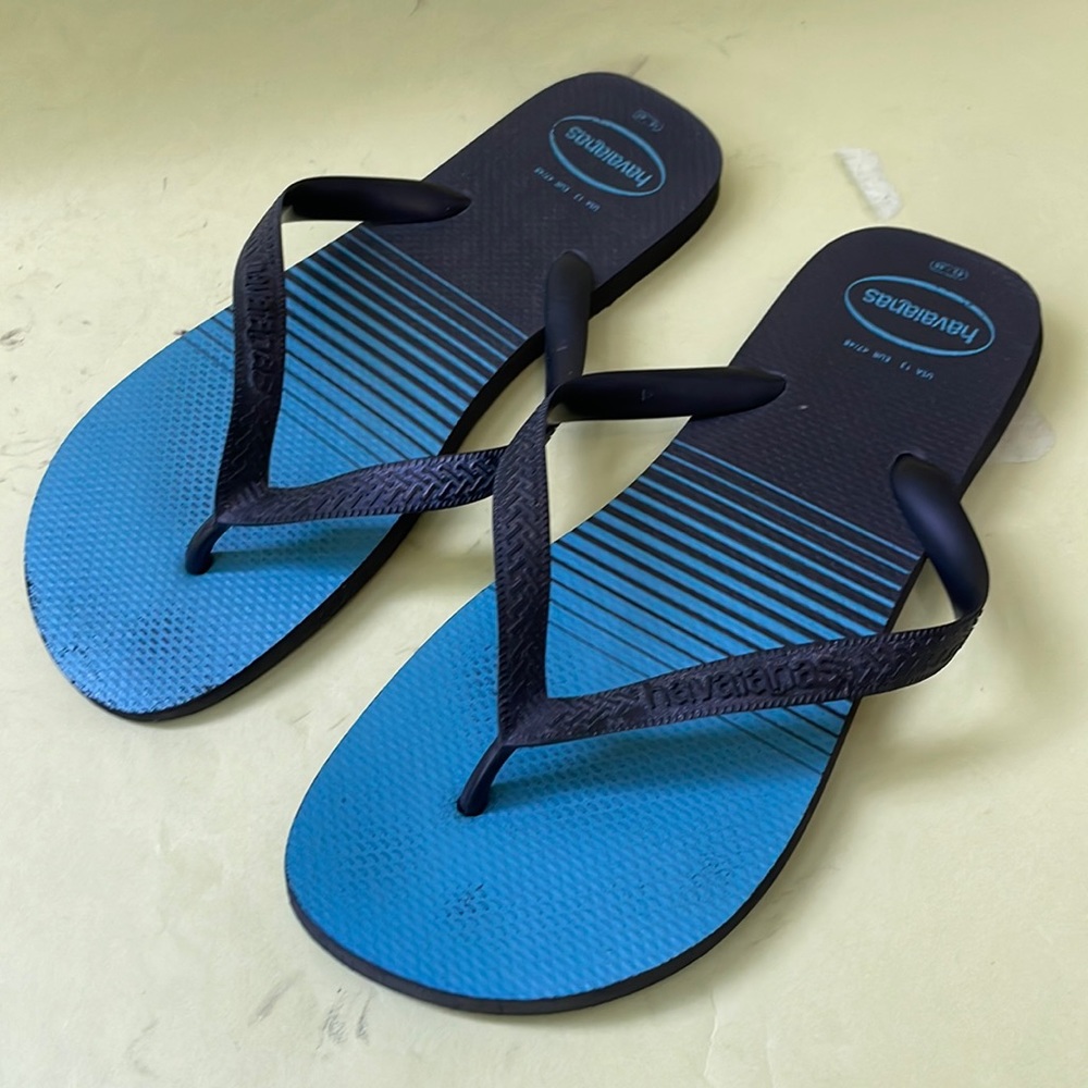 Light blue/navy blue Havaianas flip flops
